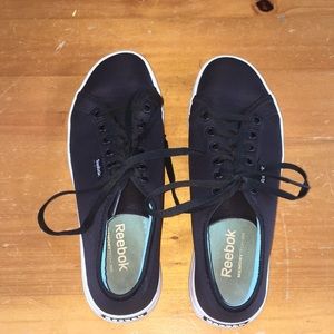 Black reebok shoes